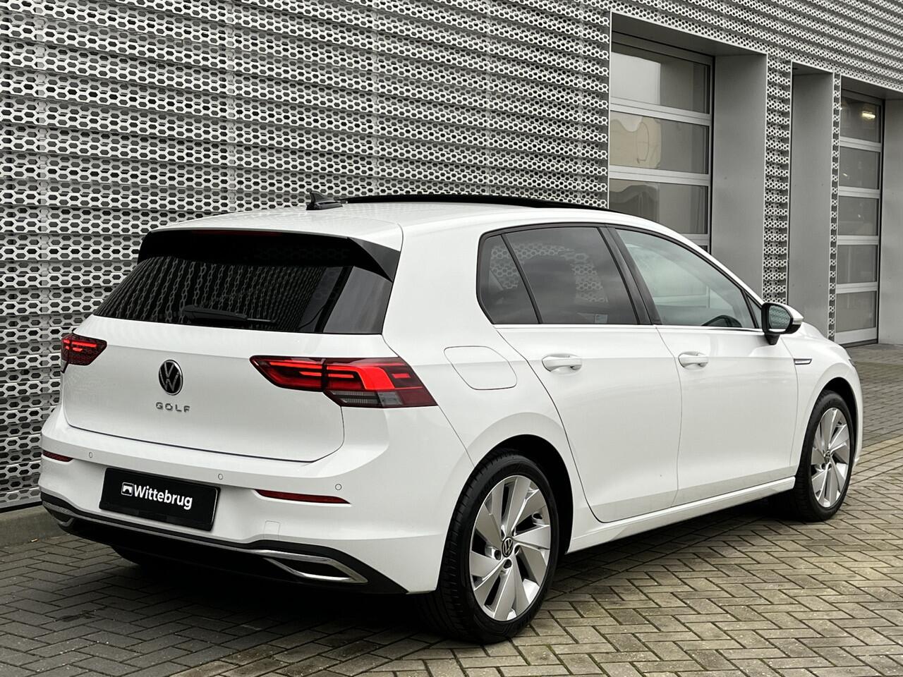 Volkswagen GOLF 1.5 TSI 130PK Style / Panoramadak / Memory Seats / Parkeersensoren V+A / Draadloos App-Connect / ACC