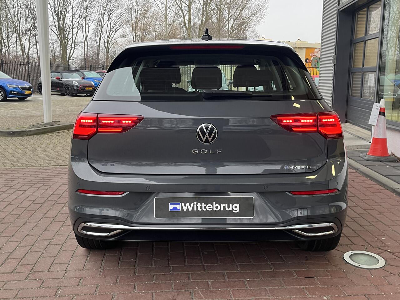 Volkswagen GOLF 1.4 TSI DSG eHybrid Style / Panorama dak / Geheugenstoel / Suéde bekleding / 17'' LMV