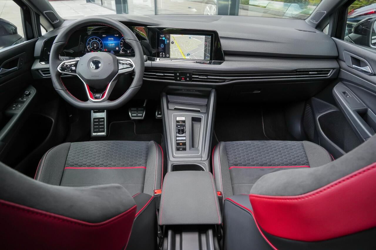 Volkswagen GOLF GTI Clubsport 45 Jahre 2.0 300pk TSI |Akrapovic|Harman&Kardon|Nürburgring|panoramadak|HUD|Harman&Kardon|IQ light|