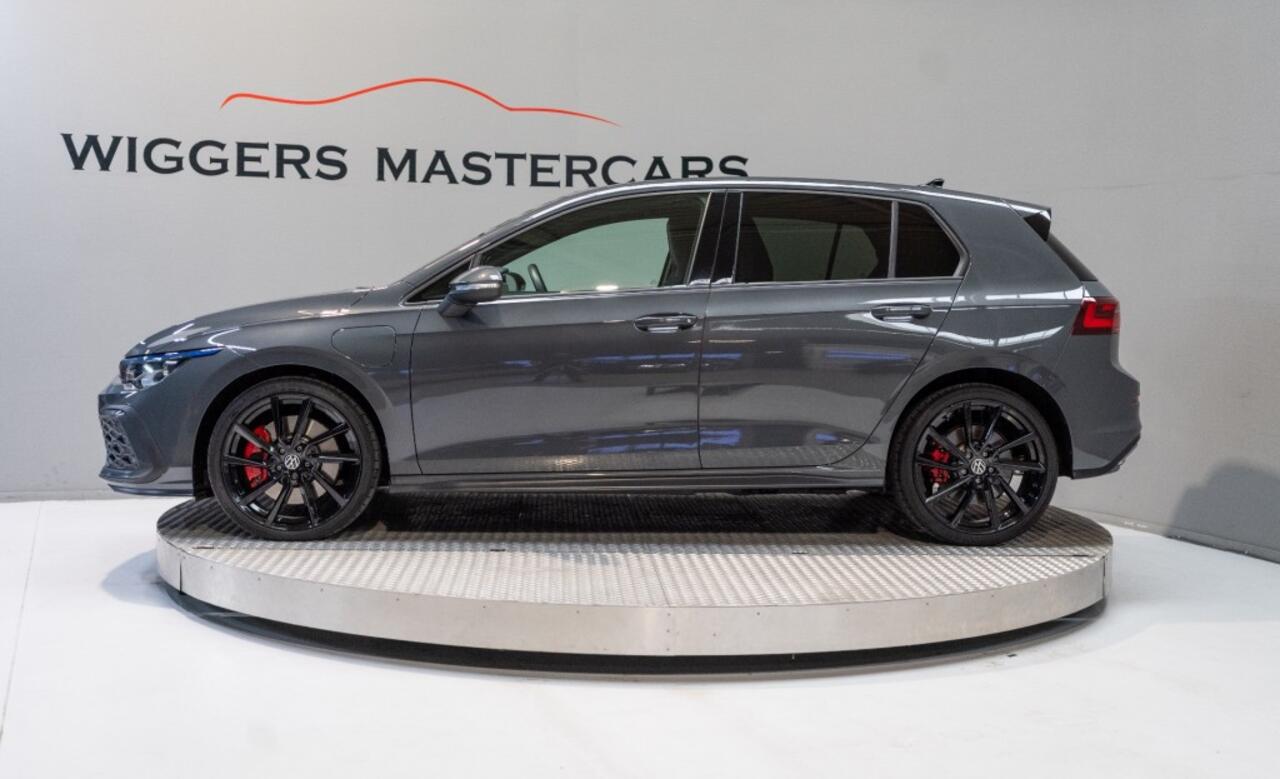 Volkswagen GOLF GTE 245 PK Hybrid, Keyless, 18 Inch, Sportstoelen, Head-up, Dolphin Grey Metallic