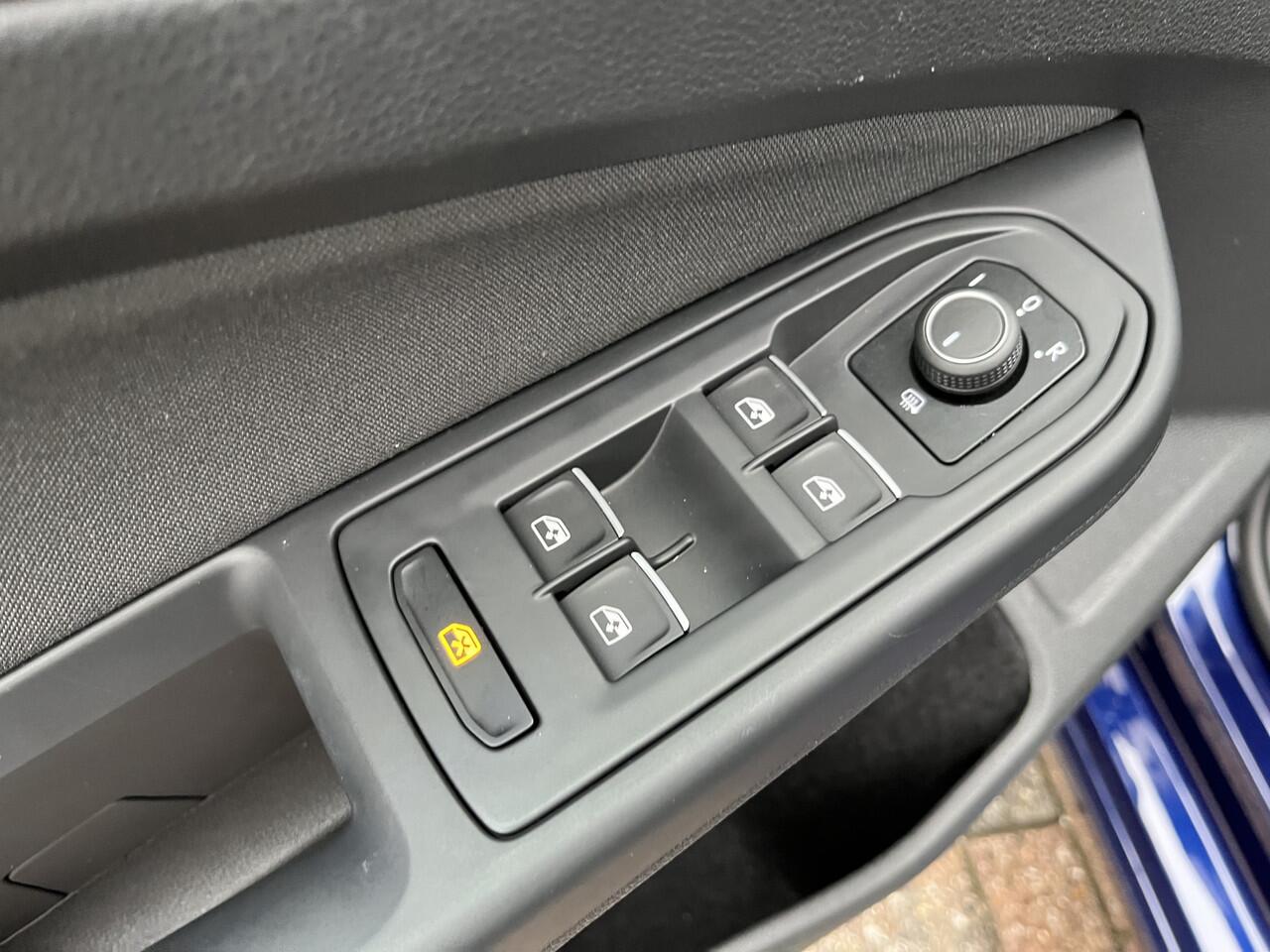 Volkswagen GOLF 1.0 TSI Life / PARK.SENSOREN V+A/ CAMERA/ APP-CONNECT/ ACC/ NAVI/ KEYLESS/ DIGITAL DASH/ LANE-ASSIST/ DAB/ LED/ WIRELESS CHARGING/ ISOFIX/ 16'' LMV