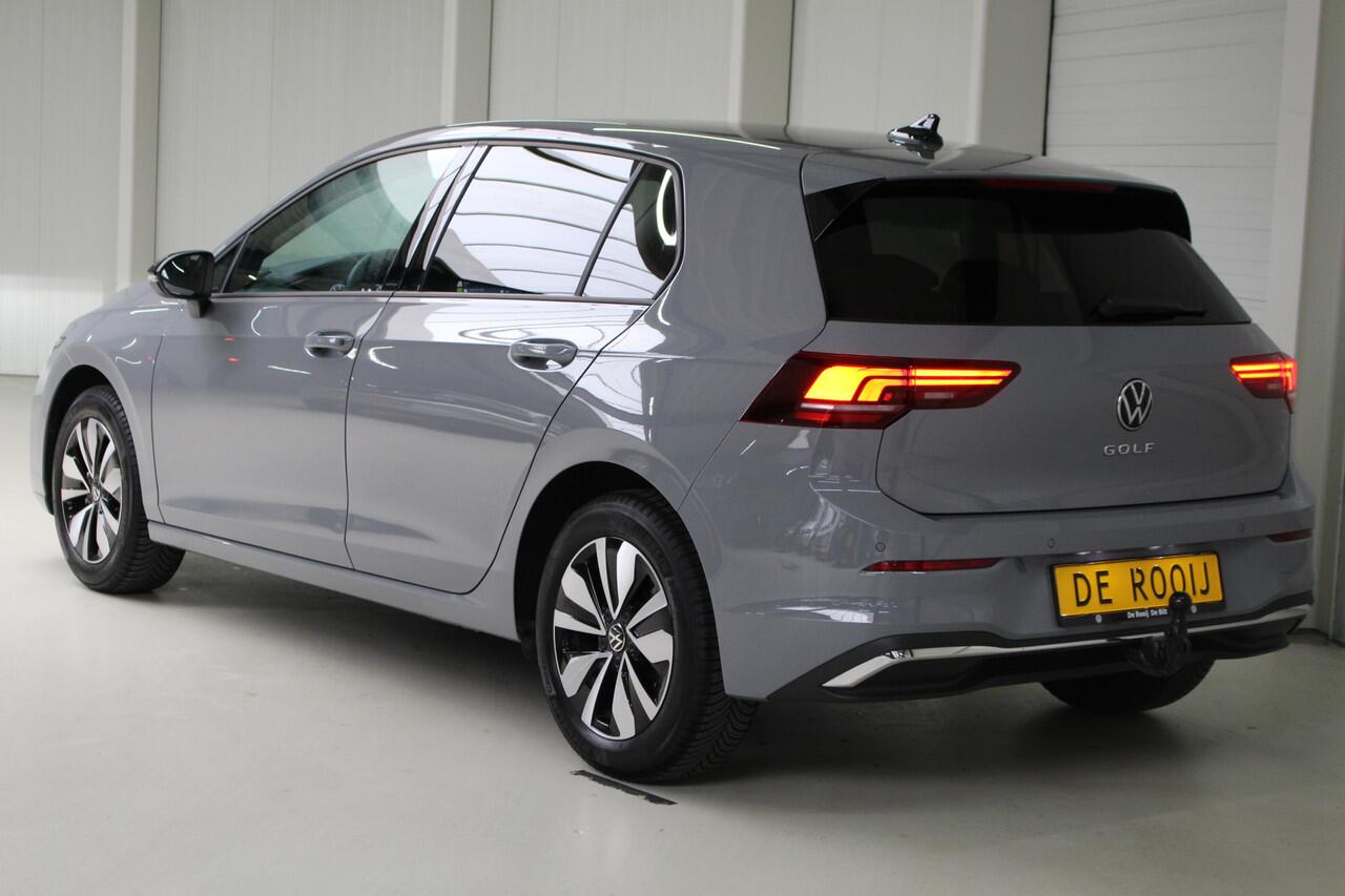 Volkswagen GOLF 1.5 TSI Goal Navigatie | Trekhaak | Dodehoekassistentie | 16" Velgen Zürich