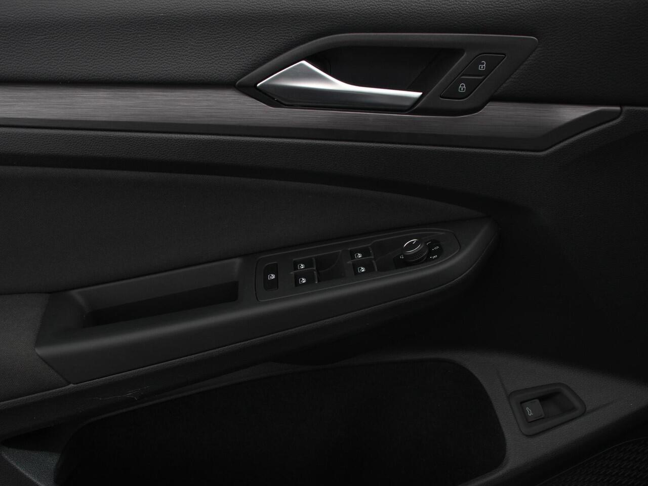 Volkswagen GOLF Variant 1.5 eTSI 150pk DSG Style | Navigatie | Apple Carplay/Android Auto | Climate Control | Camera | Parkeersensoren | Park Assist | Adaptive Cruise control | Wegklapbare trekhaak | Stoel- en stuurverwarming | Climatronic | Virtual Cockpit