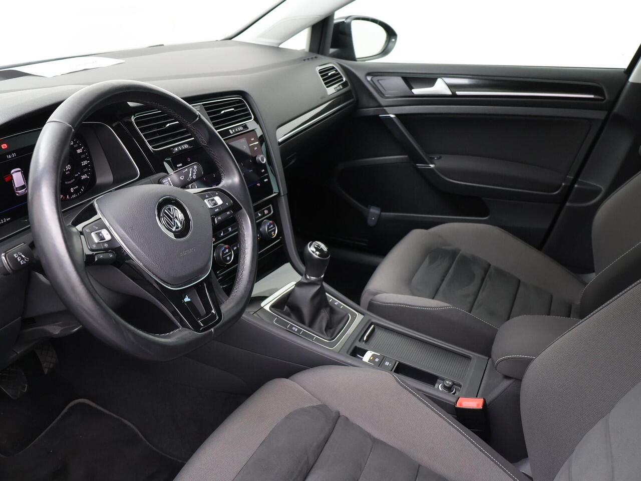 Volkswagen GOLF Variant 1.0 TSI Highline | 115 PK | Adaptive cruise control | LED verlichting | Verwarmde voorstoelen |