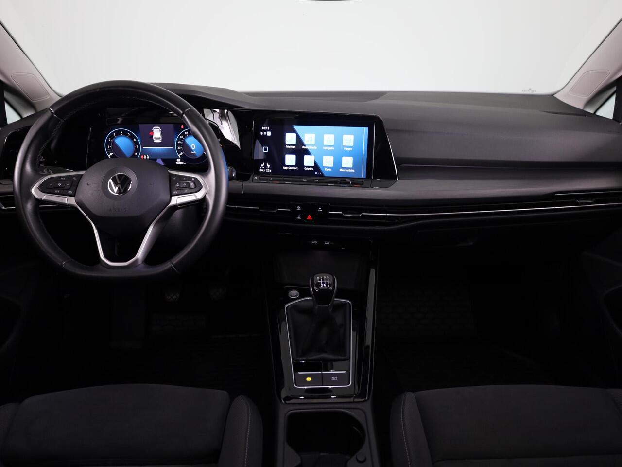 Volkswagen GOLF Variant 1.5 TSI Style 150 pk | Navigatie via App | Panoramadak | Parkeersensoren (Park assist) | Stoelverwarming | Apple Carplay/Android Auto |