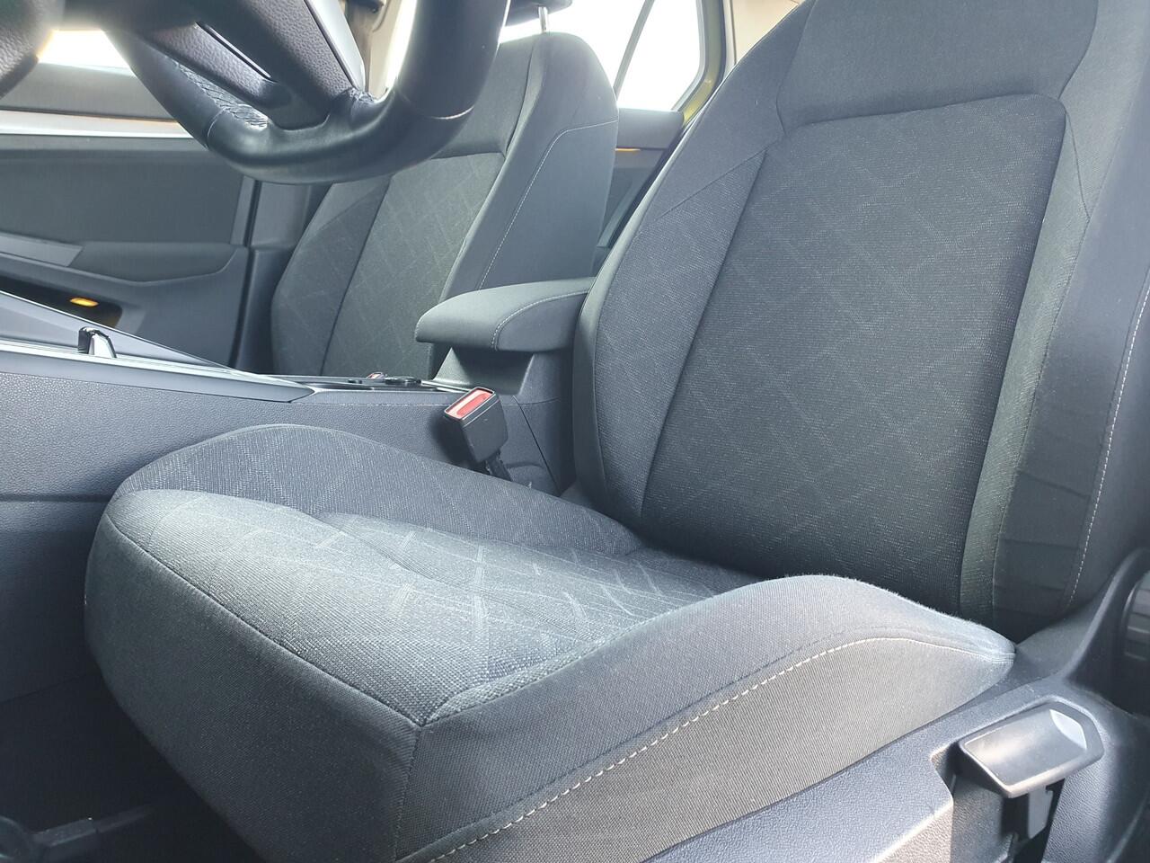 Volkswagen GOLF 1.0 eTSI Life Business CARPLAY/CAMERA/DIG.COCKPIT/LMV