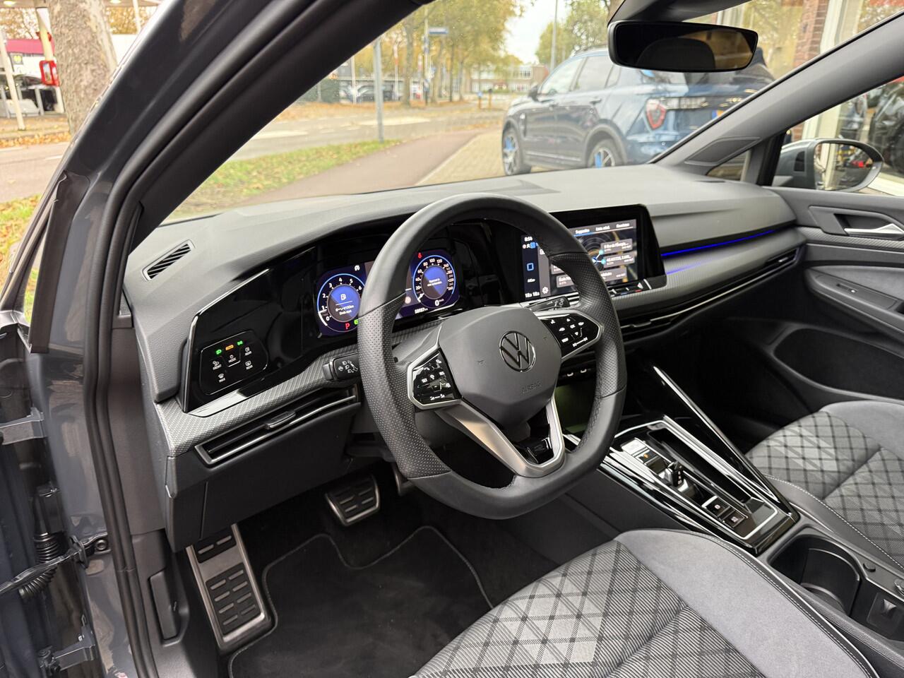 Volkswagen GOLF 1.5 eTSI R-Line Business | R-Line Extrieur | 17 inch LM velgen | apple carplay/android auto | keyless entry |