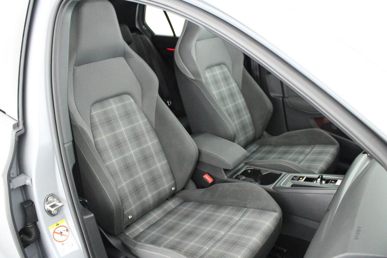 Volkswagen GOLF 2.0 TDI 200pk DSG GTD Panoramadak Camera Virtual Cockpit Navigatie