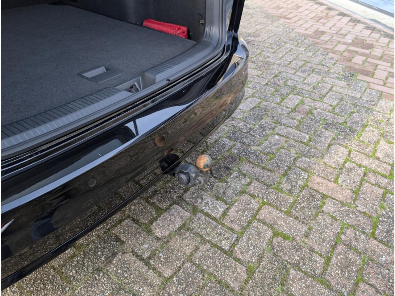 Volkswagen GOLF Variant 1.5 eTSI R-Line Edt.