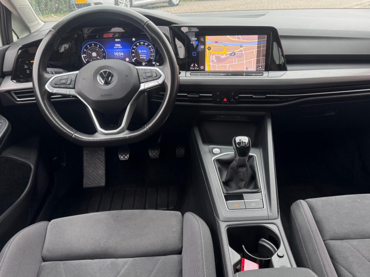 Volkswagen GOLF 1.5 TSI ACT. 150PK 1STE-EDITION NAVI PANO-DAK TREKHAAK DIGITALE-SCHERM AIRCO LMV PDC