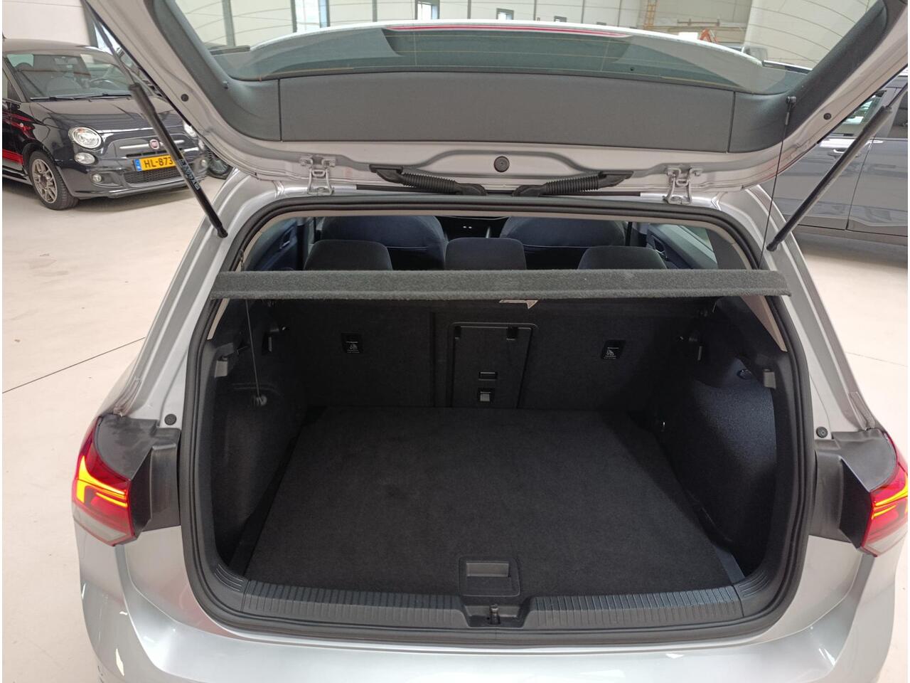 Volkswagen GOLF 1.0 eTSI Life Navigatie | Pdc V+A | Lmv | Automaat !