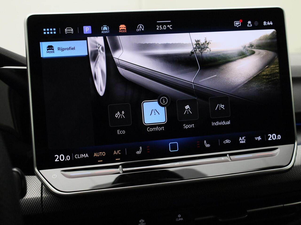 Volkswagen GOLF 1.5eTSI/150PK R-Line DSG · NIEUW MODEL · Navigatie · Apple/Android Carplay · Camera + Parkeersensoren · Garantie tot januari 2027