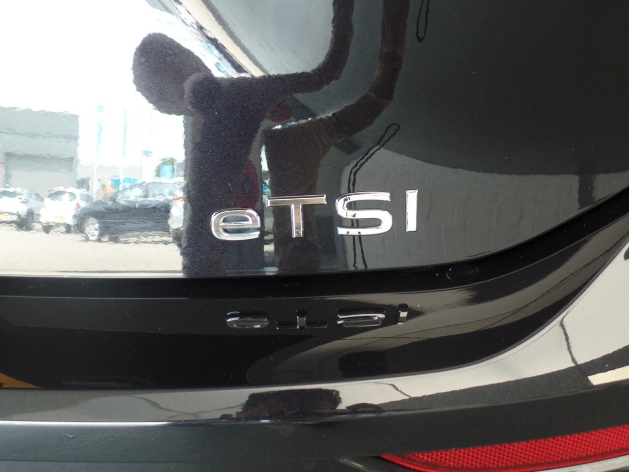 Volkswagen GOLF Variant 1.0 eTSI Life Business Automaat, Navigatie, Clima controle, Cruise controle, Alcantara bekleding, Stuurverwarming, Stoelverwarming, Massage stoel, Xenon, Elek ramen, Pdc V/A, Lm velgen 16'', Zeer compleet, Neder Bovag afleverpakket 695,-