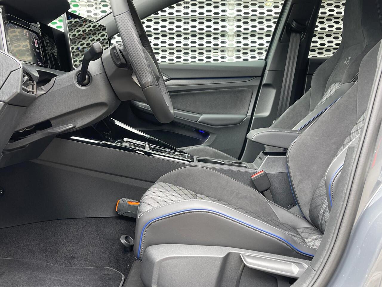 Volkswagen GOLF 1.5 eTSI 115PK DSG R-Line Edition / 360 Camera / 18'' LMV / VW