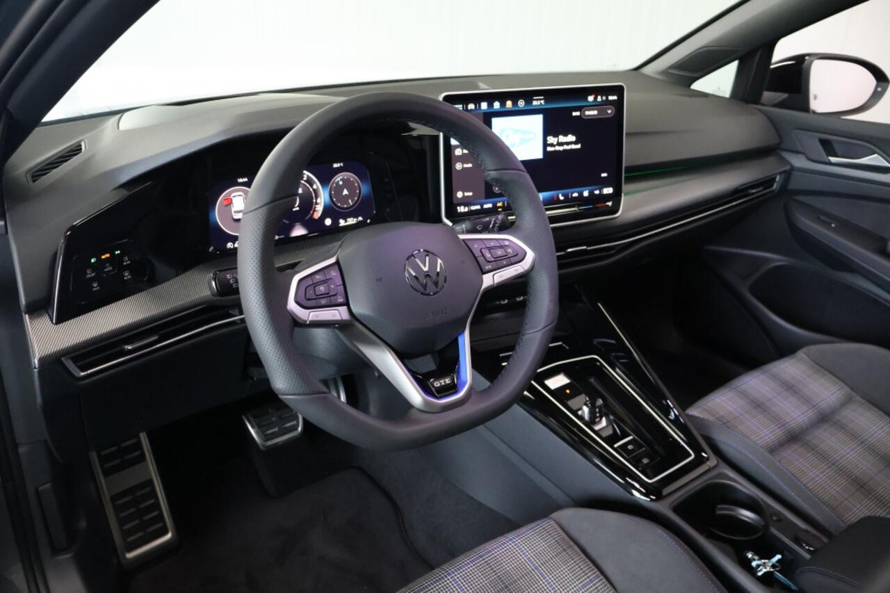 Volkswagen GOLF 1.5 eHybrid GTE 272pk | Panoramadak | Matrix | Trekhaak elektr.