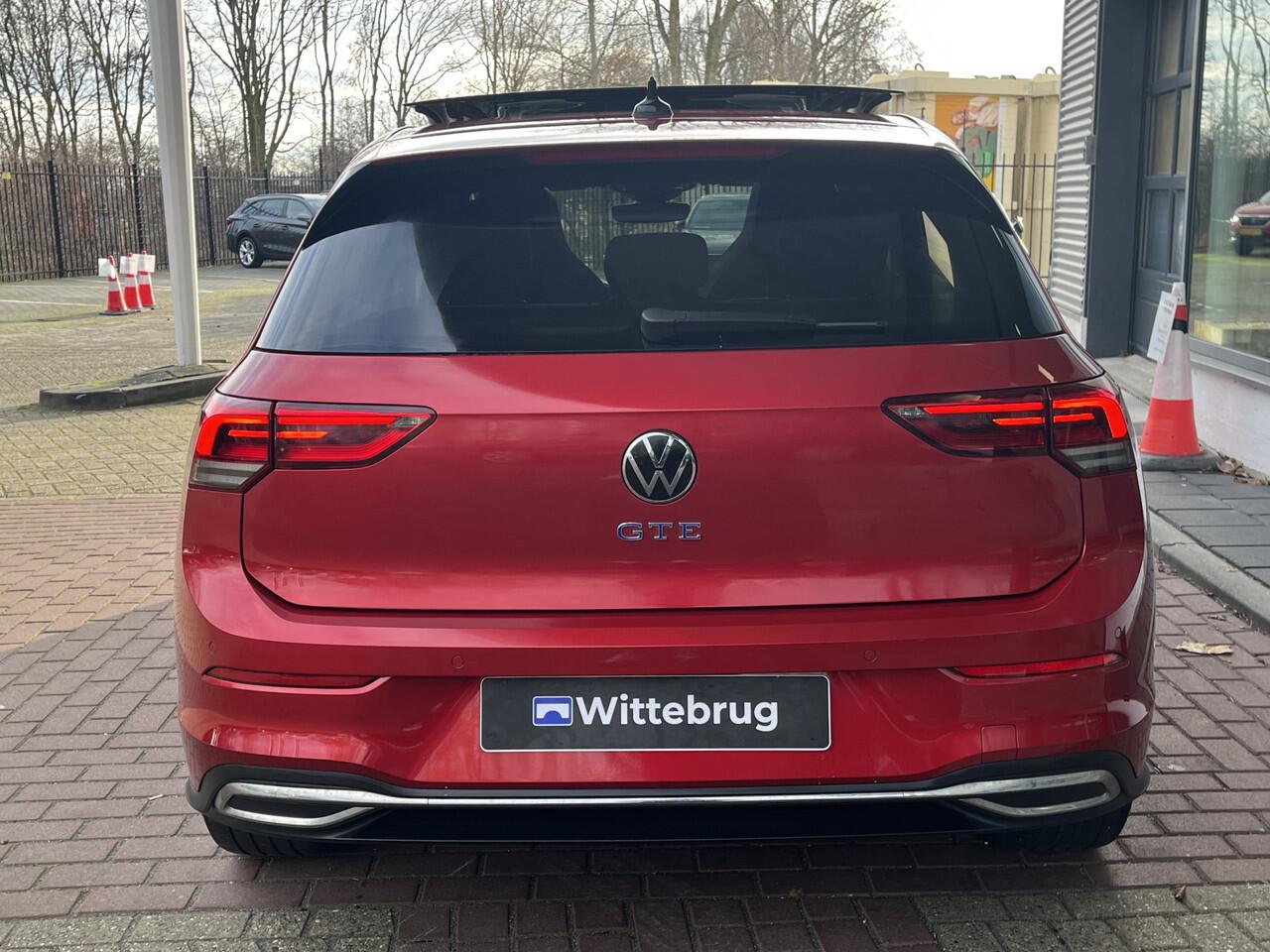 Volkswagen GOLF 1.4 eHybrid 245pk DSG GTE / Panorama dak / Head up display / Standkachel / Camera / Stuur & Stoelverwarming / 18'' LMV