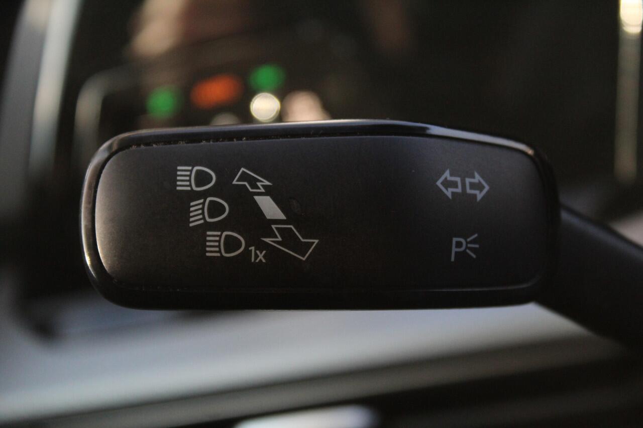 Volkswagen GOLF 1.0 TSI Life Business