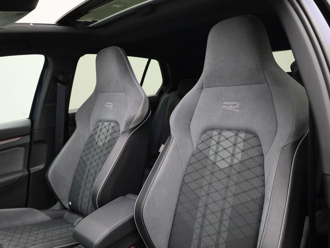 Volkswagen GOLF 1.5eTSI/150PK R-Line DSG · Panoramadak · Stoel- & Stuurverwarming · Camera + Parkeersensoren · Garantie tot februari 2026