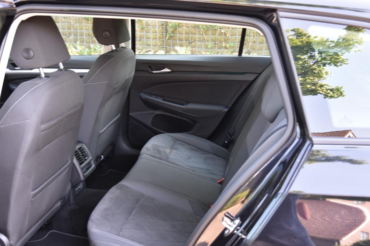 Volkswagen GOLF Variant 1.5 TSI Life Business | TREKHAAK | 130PK |