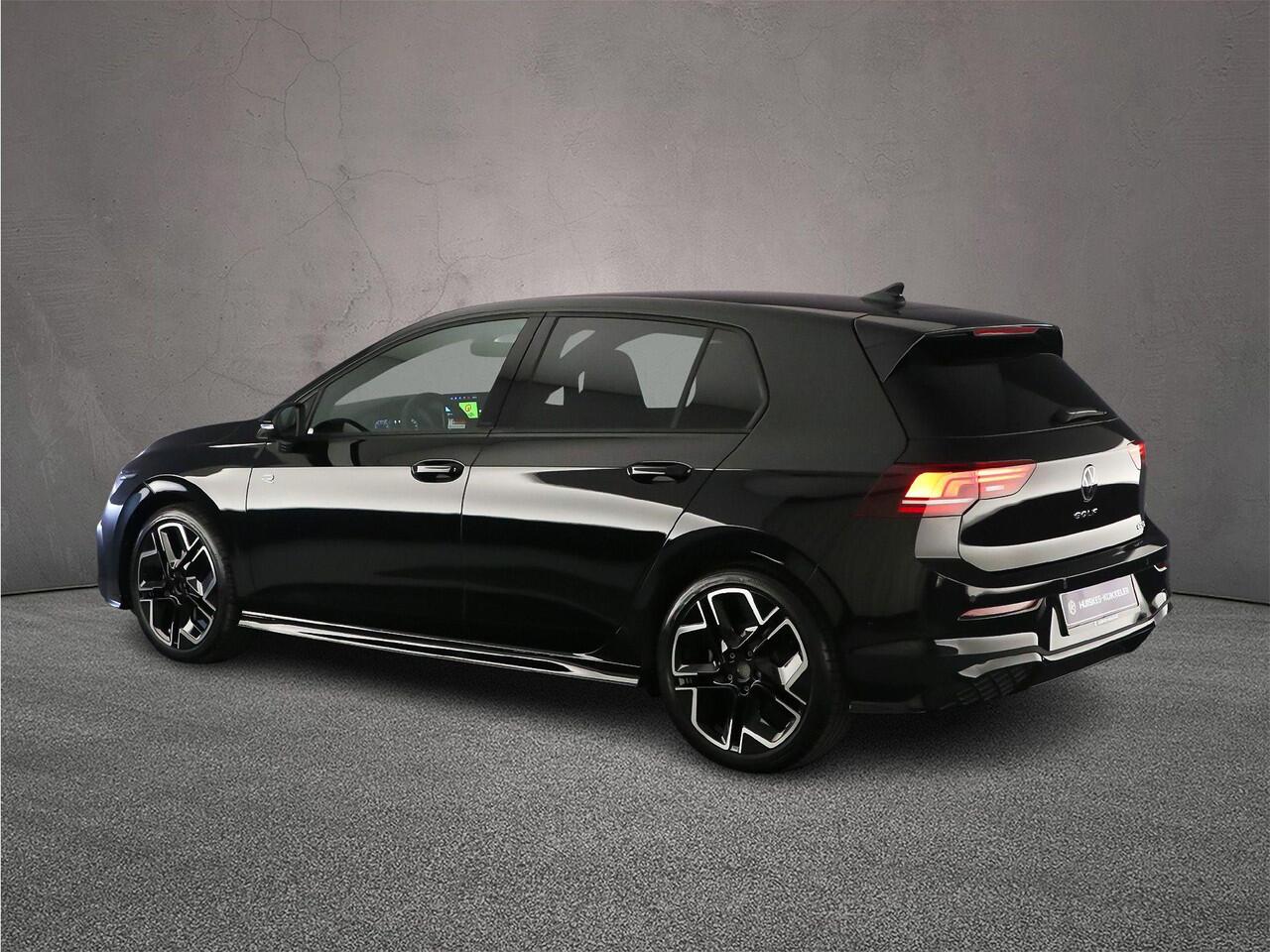 Volkswagen GOLF R-Line Edition 1.5 eTSI 150pk DSG Automaat Adaptive cruise control, Navigatie, Achteruitrijcamera, LED koplampen, Stuurwiel verwarmd, Parkeersensoren