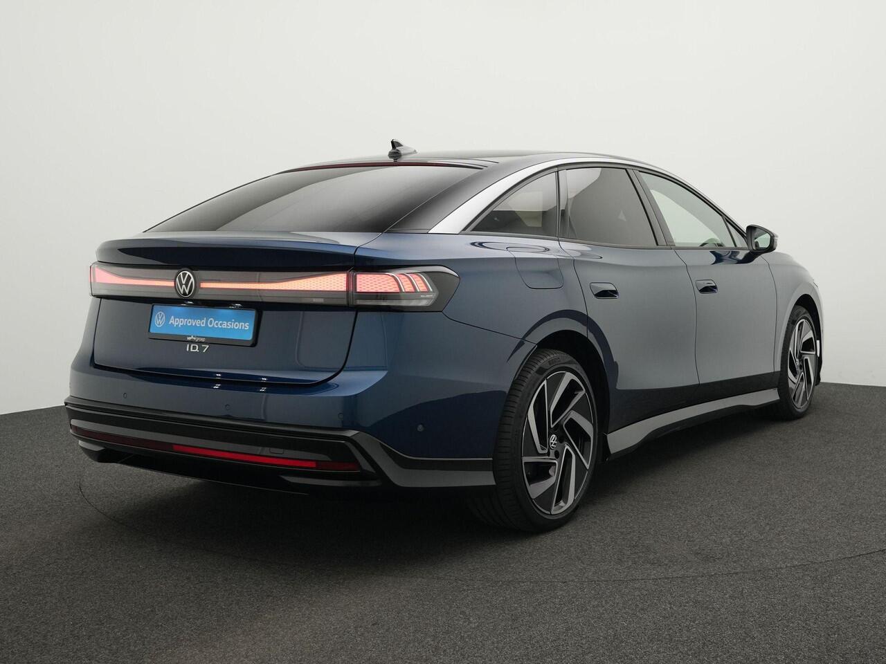 Volkswagen ID ID.7 Limousine 77 kWh 286 pk Pro Business | Rondomzicht camera | IQ Light | Head-up Display | Stoelventilatie | Warmtepomp