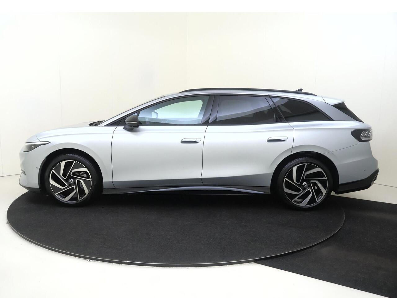 Volkswagen ID ID.7 Tourer Pro Business | Achterbank in ongelijke delen neerklapbaar incl. middenarmsteun en doorlaadmogelijkheid | Afstandscontrolesysteem (Front Assist), met voetgangers- en fietsersherkenning | Automatische afstandsregeling (Adaptive Cruise Control)