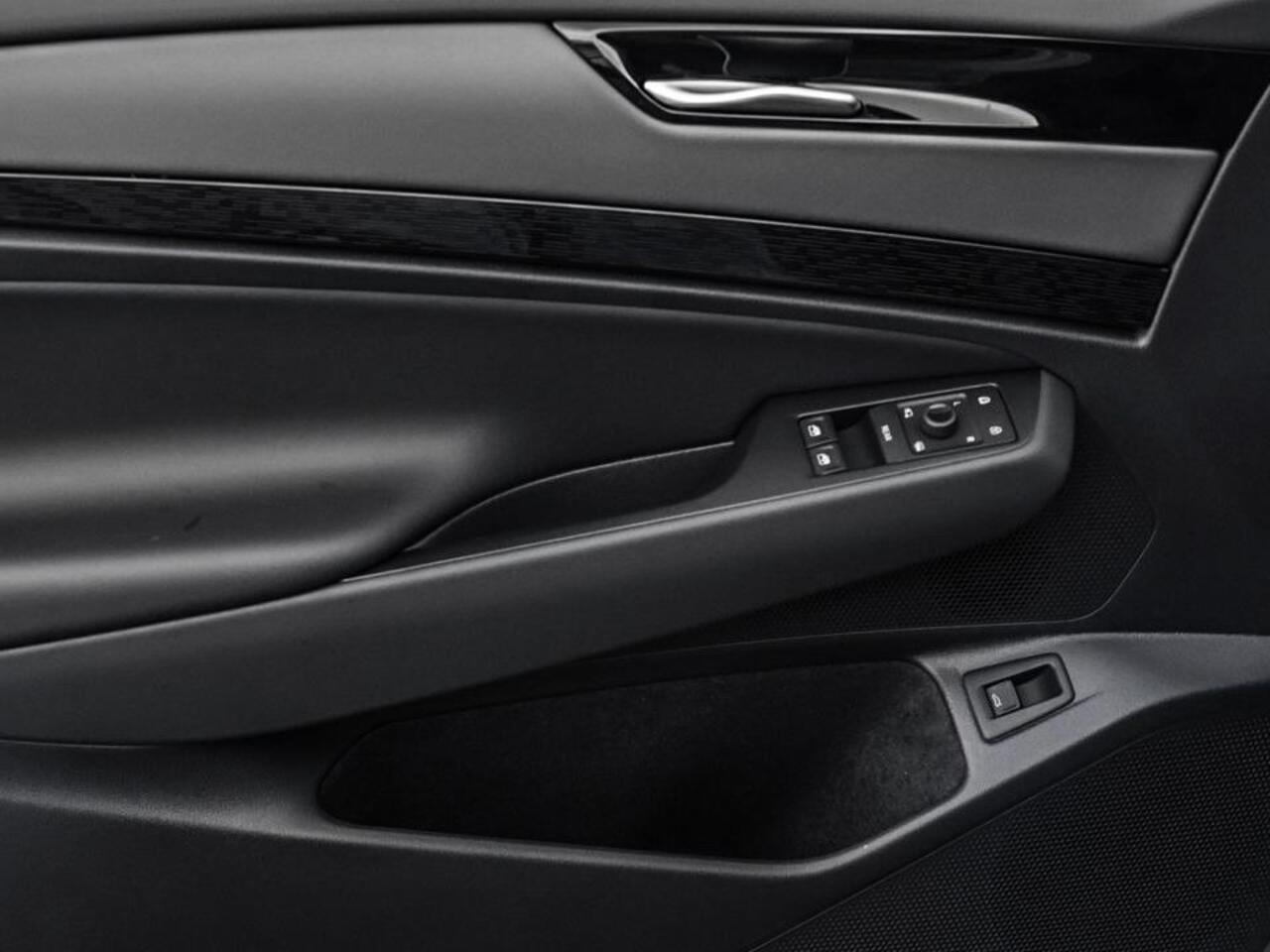 Volkswagen ID ID.7 Tourer Limited Edition 77 kWh accu 286 PK · verwarmd stuurwiel · Draadloze telefoonlader · Prijs is inclusief inruilpremie ·