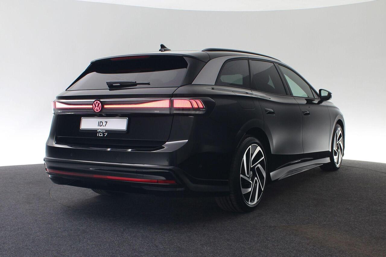 Volkswagen ID ID.7 Tourer Pro Business 77 kWh 210 kW / 286 pk | IQ Light | HUD | Stoelventilatie | 360 Camera | 20 inch
