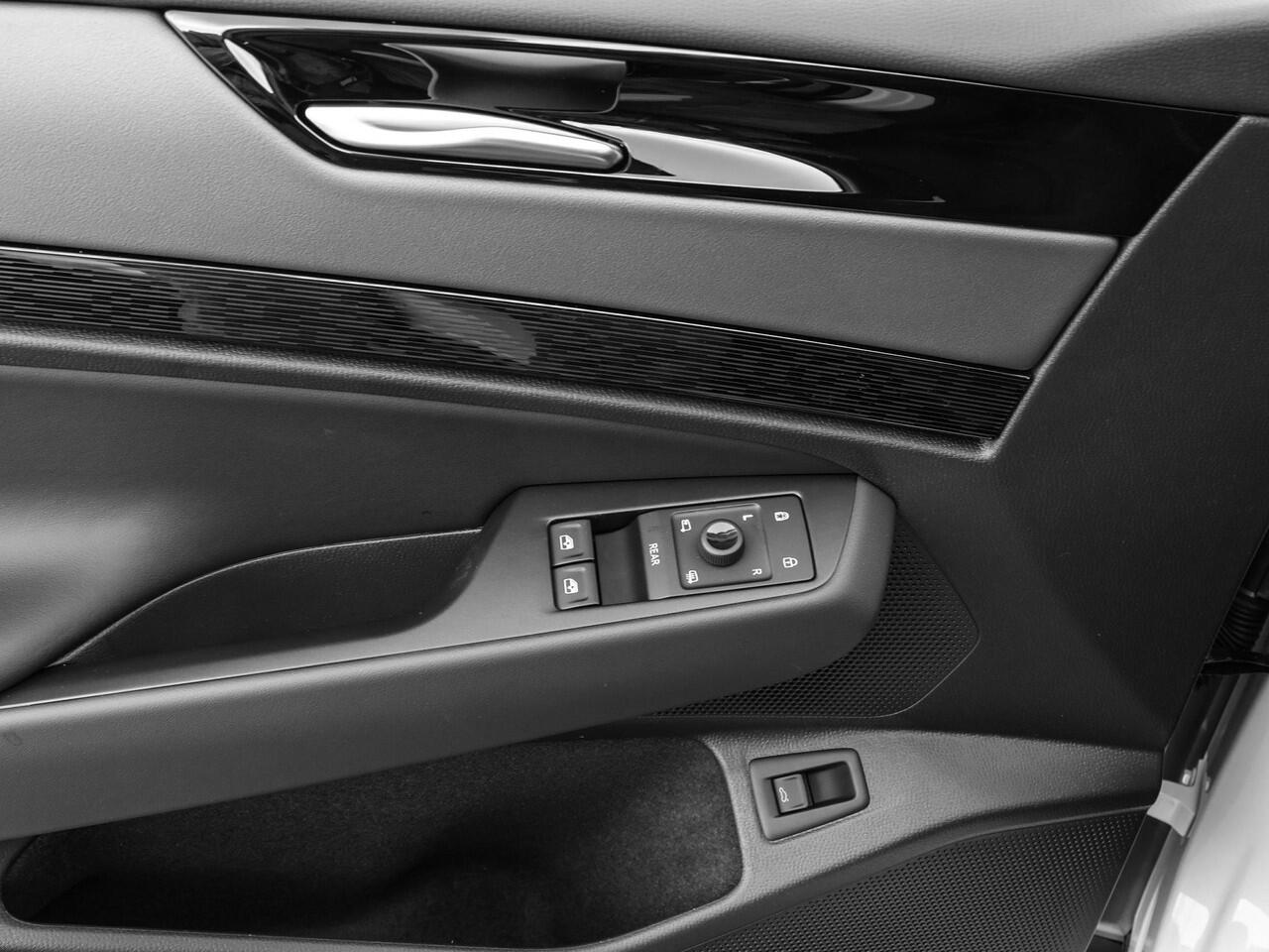 Volkswagen ID ID.7 Tourer Limited Edition 77 kWh accu 286 PK · verwarmd stuurwiel · Draadloze telefoonlader ·