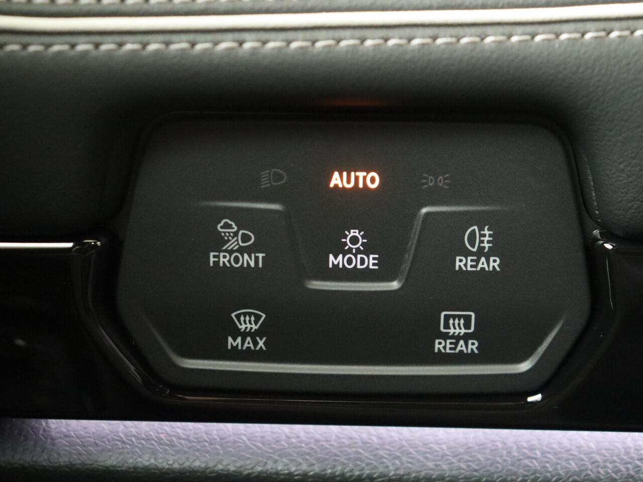 Volkswagen ID ID.7 Tourer Pro Business | Achterbank in ongelijke delen neerklapbaar incl. middenarmsteun en doorlaadmogelijkheid | Afstandscontrolesysteem (Front Assist), met voetgangers- en fietsersherkenning | Automatische afstandsregeling (Adaptive Cruise Control)