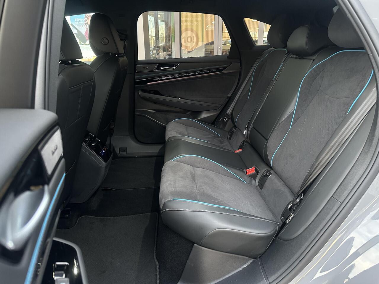 Volkswagen ID ID.7 Pro Business 77 kWh | Stoelmassage/-verwarming/-verkoeling | Apple Carplay/Android Auto | Sfeerverlichting | Navigatie | Adaptive Cruise Control | Climate Control | Draadloze Telefoonlader | Harman Kardon Audiosysteem |