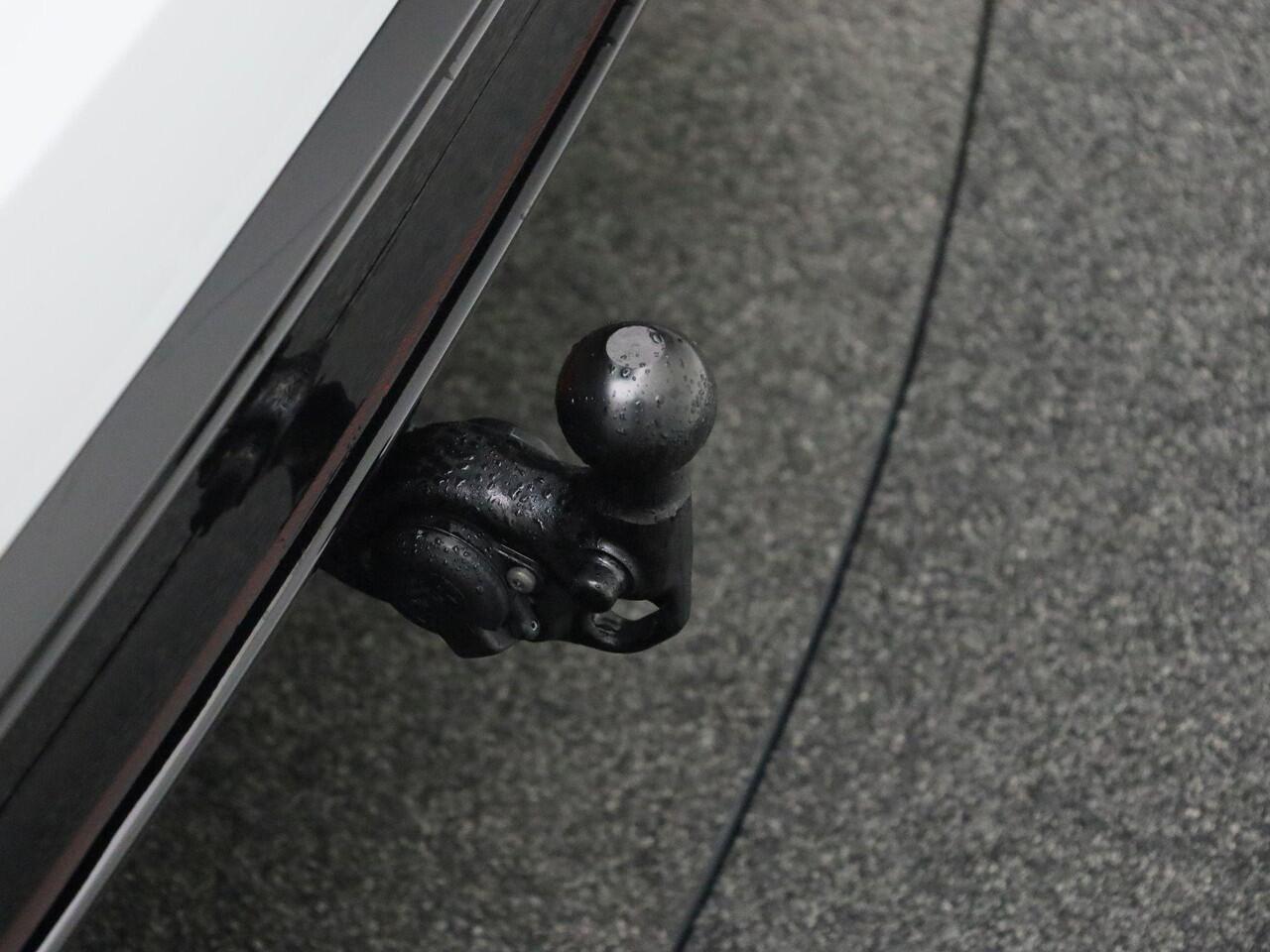 Volkswagen ID ID.7 Pro Limited Edition 77 kWh accu 286 pk PRIVATE LEASE VANAF ¤588P/M · Trekhaak inklapbaar, met elektrische ontgrendeling · Voorraad OUTLET