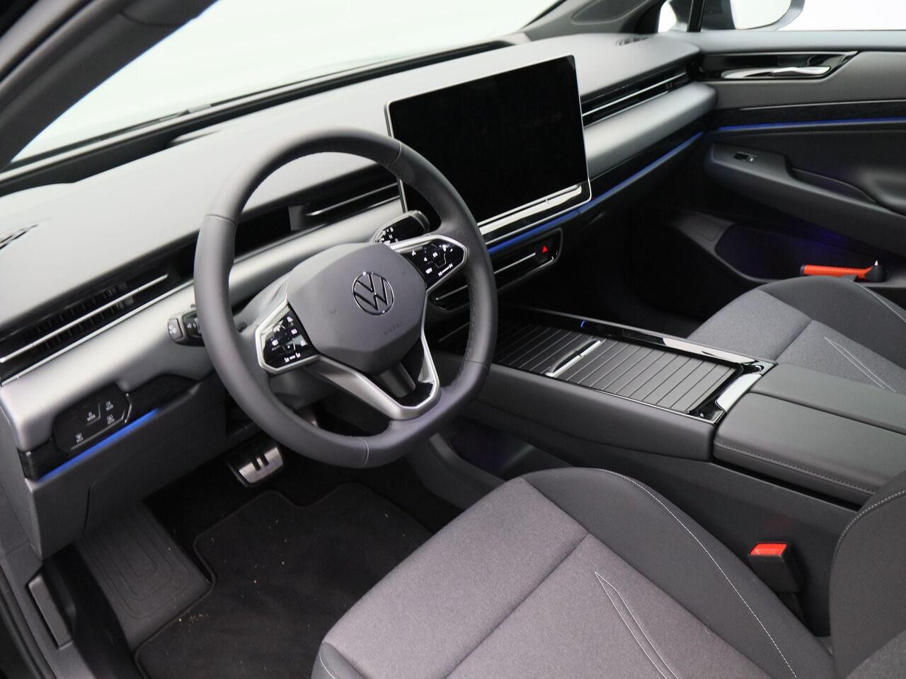 Volkswagen ID ID.7 Tourer Limited Edition 77 kWh 286 pk | Head-Up Display | Sfeerverlichting | Stoelverwarming | Trekhaak | Camera | 20" Velgen |