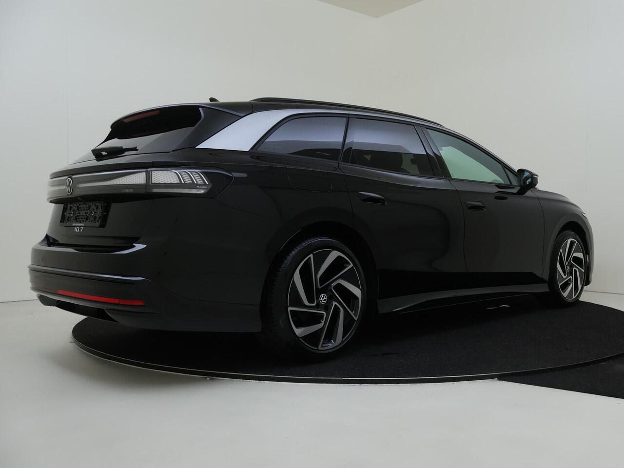 Volkswagen ID ID.7 Tourer Pro Business | Achterbank in ongelijke delen neerklapbaar incl. middenarmsteun en doorlaadmogelijkheid | Afstandscontrolesysteem (Front Assist), met voetgangers- en fietsersherkenning | Automatische afstandsregeling (Adaptive Cruise Control)