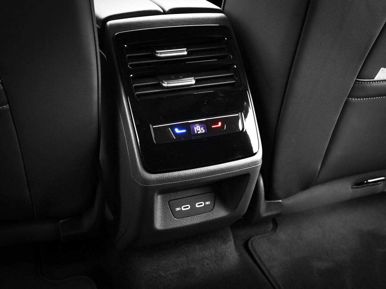 Volkswagen ID ID.7 Pro Limited Edition 77 kWh accu 286 pk · Achteruitrijcamera · Draadloze telefoonverbinding ·