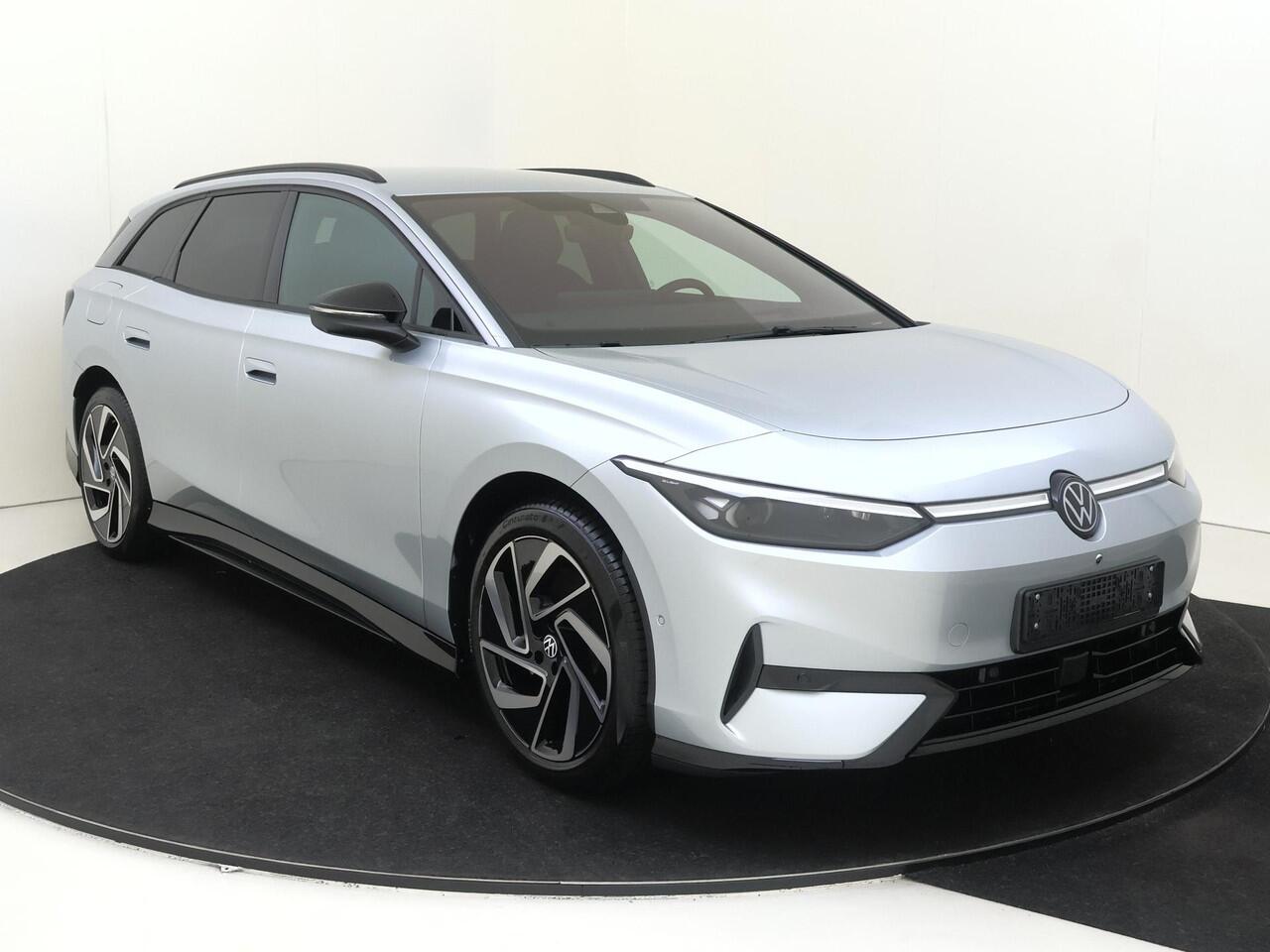 Volkswagen ID ID.7 Tourer Pro Business | Achterbank in ongelijke delen neerklapbaar incl. middenarmsteun en doorlaadmogelijkheid | Afstandscontrolesysteem (Front Assist), met voetgangers- en fietsersherkenning | Automatische afstandsregeling (Adaptive Cruise Control)