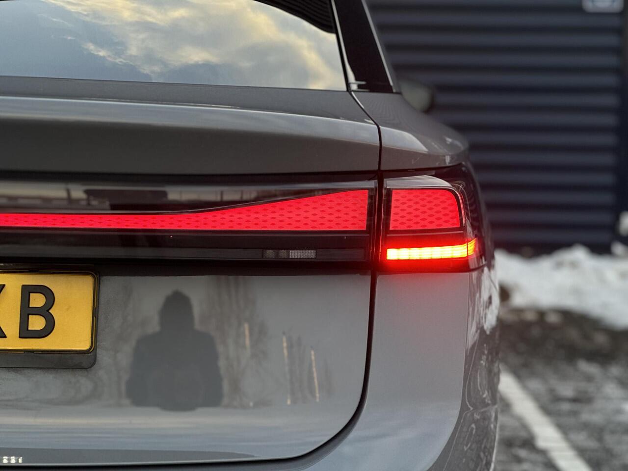 Volkswagen ID ID.7 Pro Business 77 kWh | Stoelmassage/-verwarming/-verkoeling | Apple Carplay/Android Auto | Sfeerverlichting | Navigatie | Adaptive Cruise Control | Climate Control | Draadloze Telefoonlader | Harman Kardon Audiosysteem |