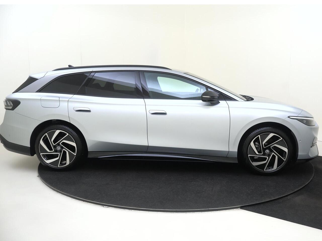 Volkswagen ID ID.7 Tourer Pro Business | Achterbank in ongelijke delen neerklapbaar incl. middenarmsteun en doorlaadmogelijkheid | Afstandscontrolesysteem (Front Assist), met voetgangers- en fietsersherkenning | Automatische afstandsregeling (Adaptive Cruise Control)