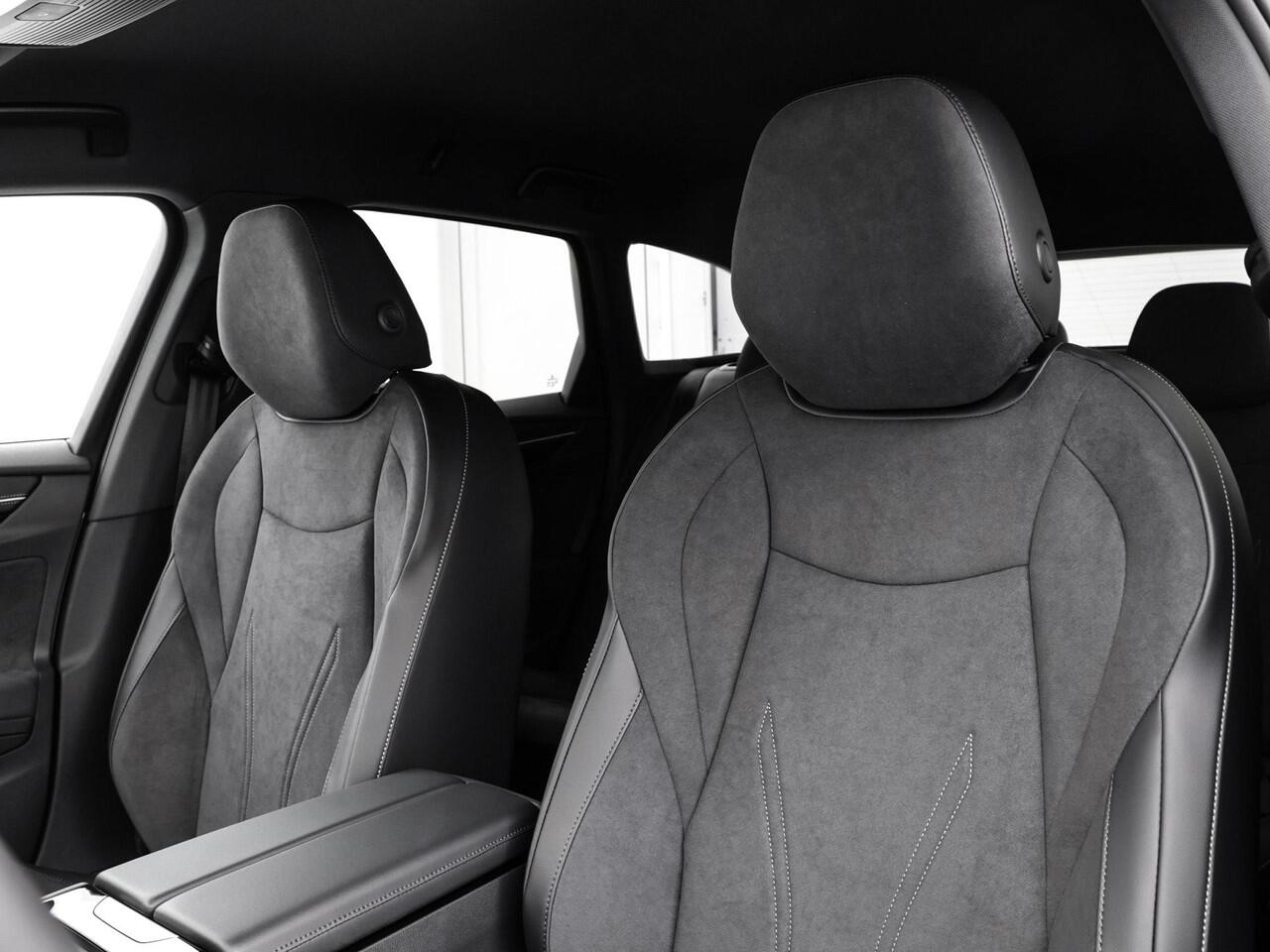 Volkswagen ID ID.7 Tourer Pro Limited Edition 77 kWh accu 286 PK · Draadloze telefoonlader · 360 camera · verwarmde voorstoelen · Trekhaak inklapbaar, met elektrische ontgrendeling · Prijs is inclusief inruilpremie ·