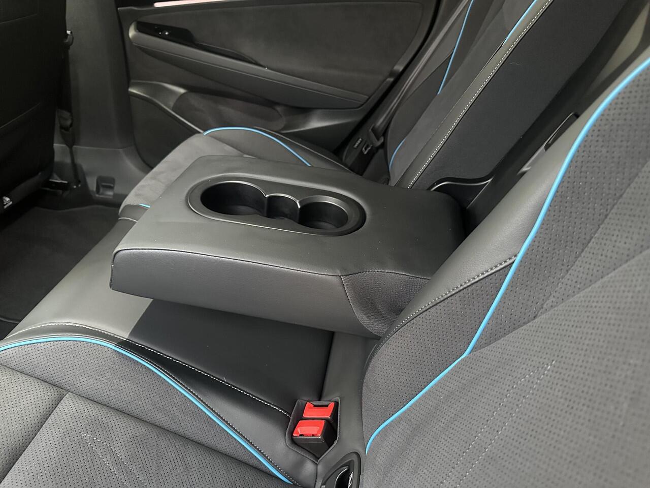 Volkswagen ID ID.7 Pro Business 77 kWh | Stoelmassage/-verwarming/-verkoeling | Apple Carplay/Android Auto | Sfeerverlichting | Navigatie | Adaptive Cruise Control | Climate Control | Draadloze Telefoonlader | Harman Kardon Audiosysteem |