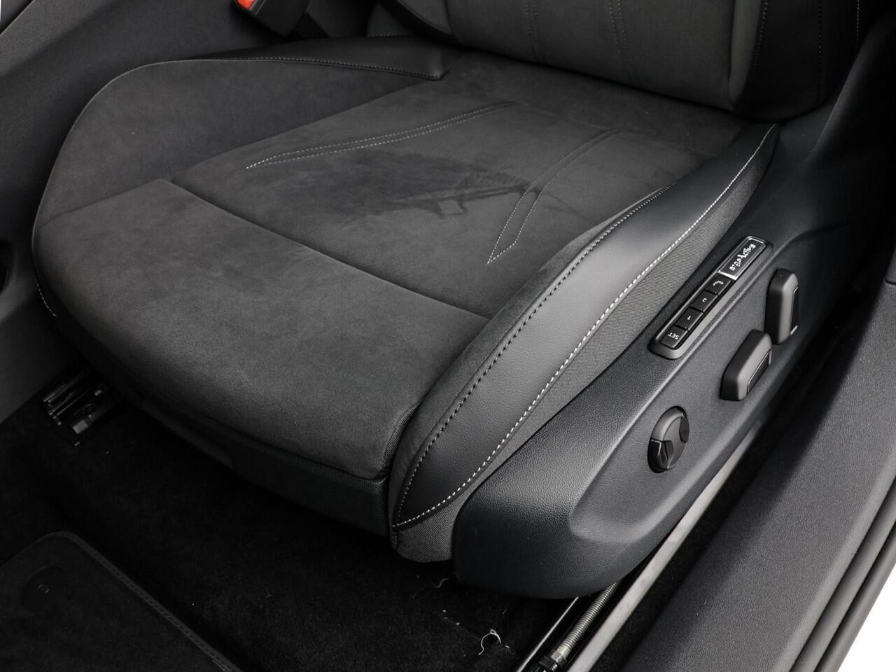 Volkswagen ID ID.7 Tourer Pro Limited Edition 77 kWh accu 286 PK · Draadloze telefoonlader · 360 camera · verwarmde voorstoelen · Trekhaak inklapbaar, met elektrische ontgrendeling ·