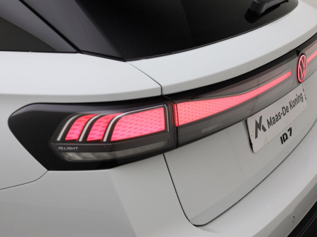 Volkswagen ID ID.7 Pro Limited Edition 77 kWh accu 286 pk PRIVATE LEASE VANAF ¤588P/M · Trekhaak inklapbaar, met elektrische ontgrendeling · Voorraad OUTLET