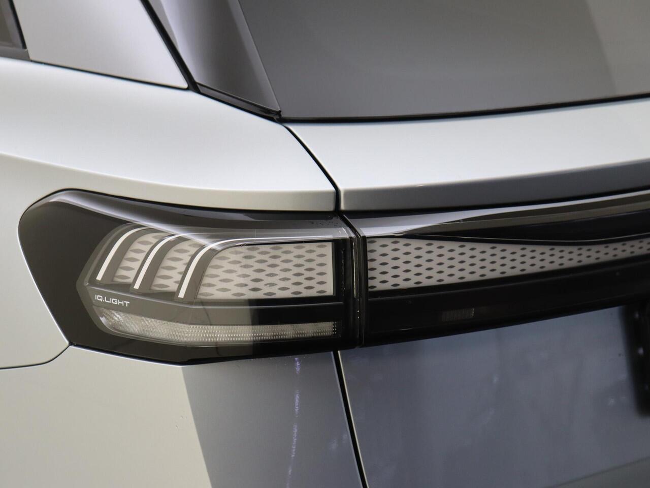 Volkswagen ID ID.7 Tourer Pro Business | Achterbank in ongelijke delen neerklapbaar incl. middenarmsteun en doorlaadmogelijkheid | Afstandscontrolesysteem (Front Assist), met voetgangers- en fietsersherkenning | Automatische afstandsregeling (Adaptive Cruise Control)