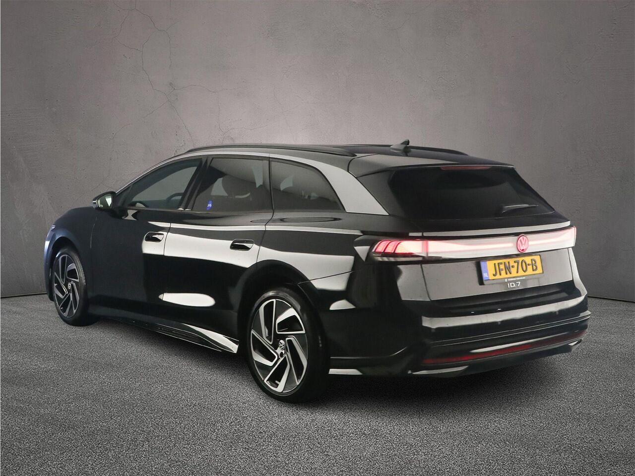 Volkswagen ID ID.7 Tourer Pro Business 286pk Automaat Trekhaak, Warmtepomp, Adaptive cruise control, Panoramadak, 360 camera, LED matrix koplampen, Achteruitrijcamera