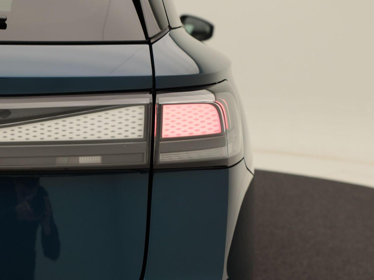 Volkswagen ID ID.7 Tourer Pro Limited Edition 77 kWh 286 pk | Massage Stoelen | Head-Up Display | Trekhaak | 360 Camera | Elektrische Stoelen | Elektrische Achterklep |