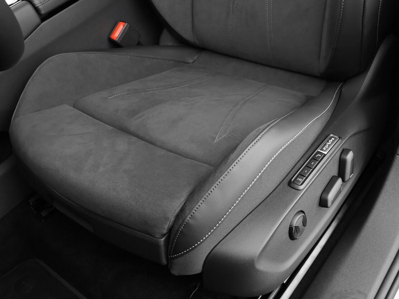 Volkswagen ID ID.7 Pro Limited Edition 77 kWh accu 286 pk · Achteruitrijcamera · Draadloze telefoonverbinding ·