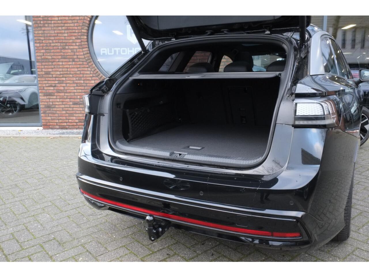 Volkswagen ID ID.7 Tourer 1st Edition 77 kWh Warmtepomp, Panoramadak, Trekhaak, Head-up di