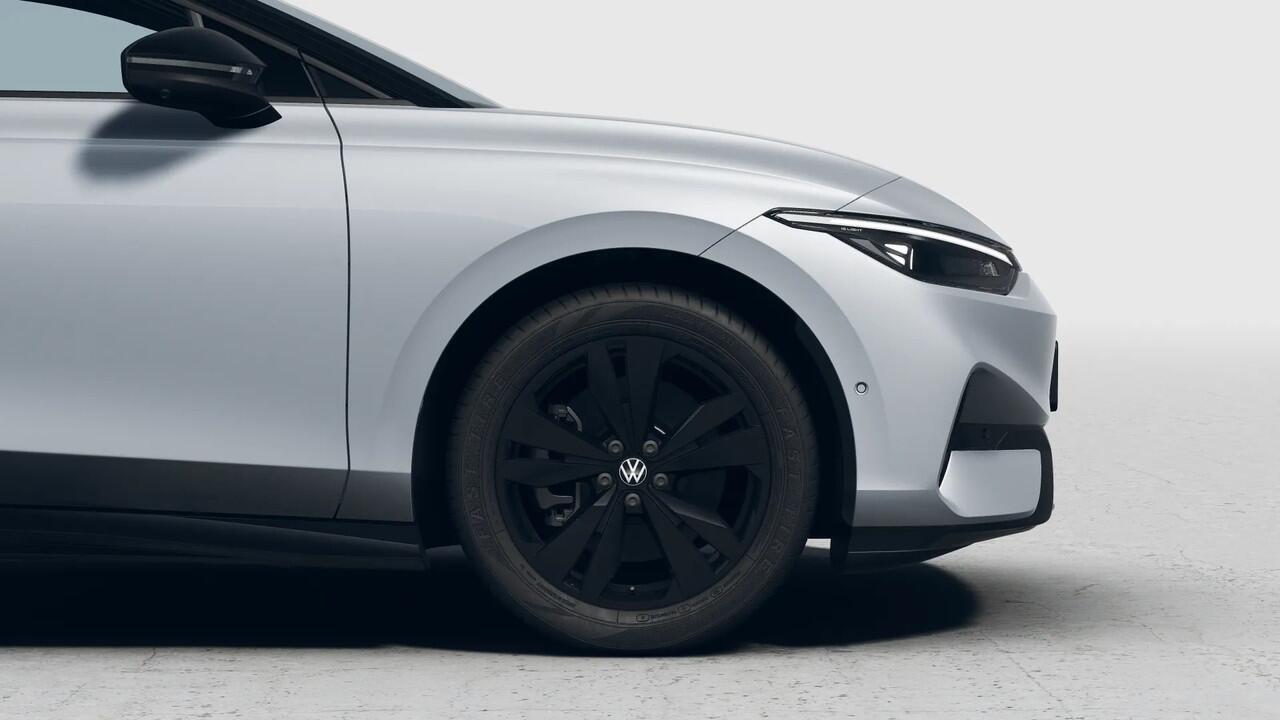 Volkswagen ID ID.7 Tourer Pro Limited Edition | Achterbank in ongelijke delen neerklapbaar incl. middenarmsteun en doorlaadmogelijkheid | Afstandscontrolesysteem (Front Assist), met voetgangers- en fietsersherkenning | Airconditioning automatisch, 2-zone (Climatronic)