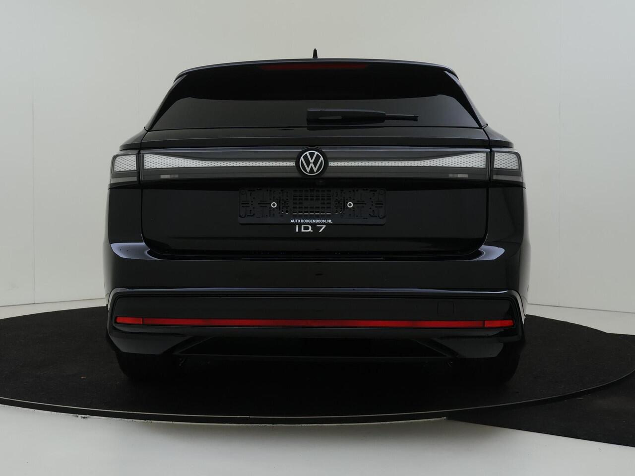 Volkswagen ID ID.7 Tourer Pro Business | Achterbank in ongelijke delen neerklapbaar incl. middenarmsteun en doorlaadmogelijkheid | Afstandscontrolesysteem (Front Assist), met voetgangers- en fietsersherkenning | Automatische afstandsregeling (Adaptive Cruise Control)