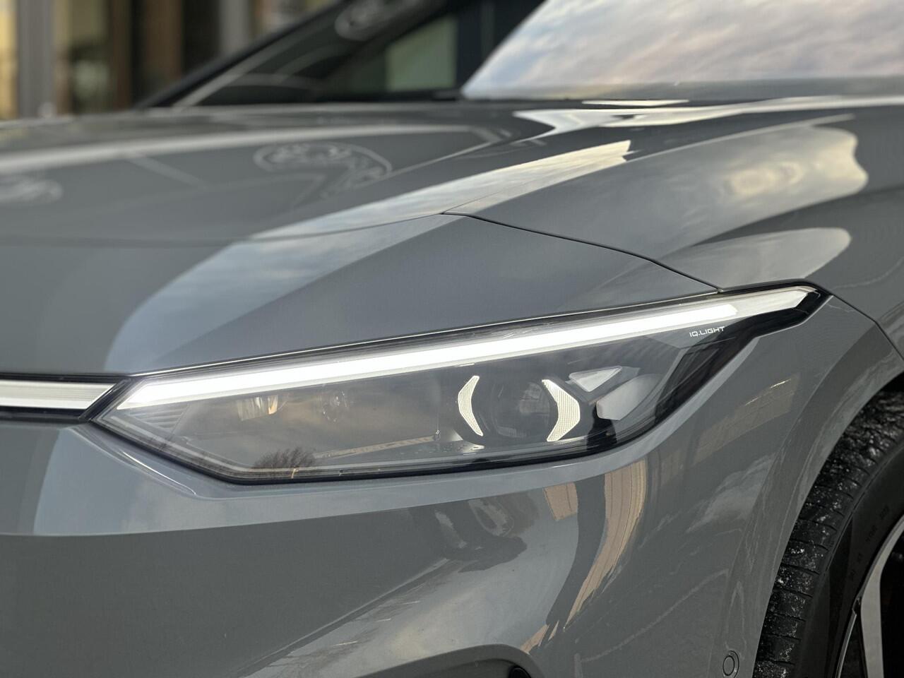 Volkswagen ID ID.7 Pro Business 77 kWh | Stoelmassage/-verwarming/-verkoeling | Apple Carplay/Android Auto | Sfeerverlichting | Navigatie | Adaptive Cruise Control | Climate Control | Draadloze Telefoonlader | Harman Kardon Audiosysteem |